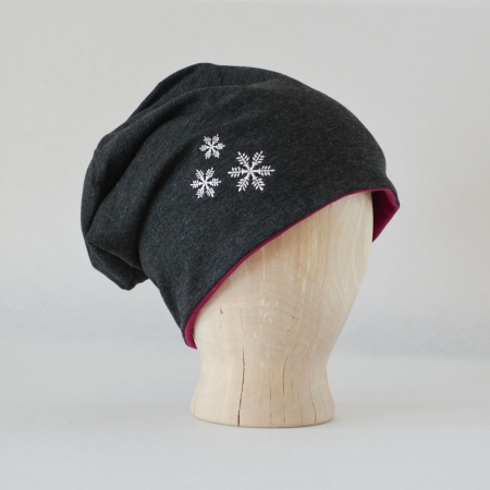 Mütze anthrazit mit gestickter Schneeflocke